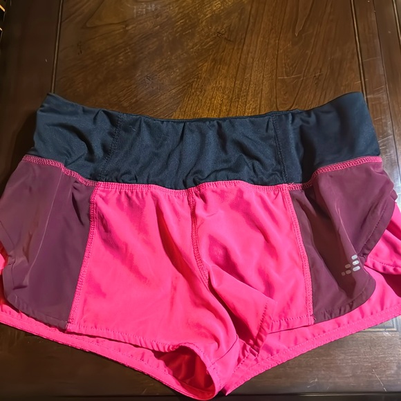Pink workout short in medium - Picture 1 of 4